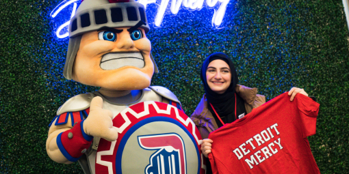 A student poses with Tommy Titan.